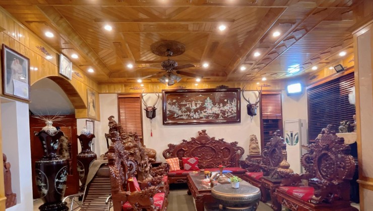 Bán gấp Biệt thự cầu giấy, ô tô vào nhà, 160m, 40 tỷ, có thang máy, chủ nhà bán kín